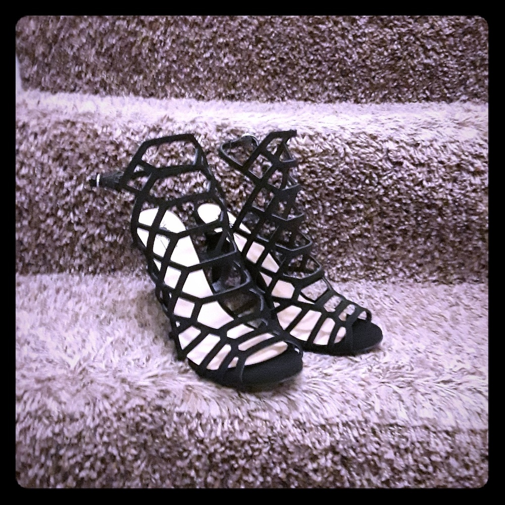 Black strappy heel